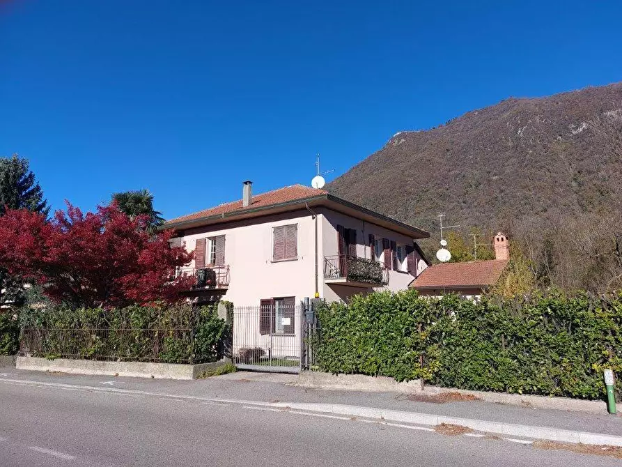 Immagine 21 di Appartamento in vendita  in VIA CITTIGLIO a Laveno-Mombello
