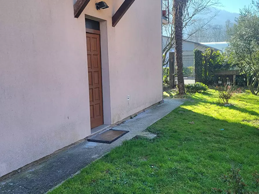 Immagine 20 di Appartamento in vendita  in VIA CITTIGLIO a Laveno-Mombello