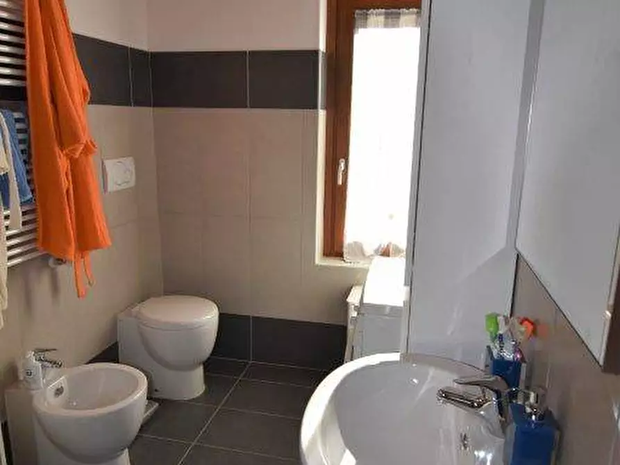 Immagine 21 di Appartamento in vendita  in VIA AL MORO a Leggiuno