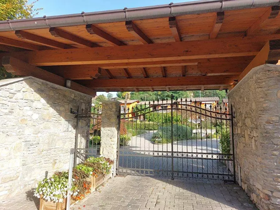 Immagine 30 di Appartamento in vendita  in VIA AL MORO a Leggiuno