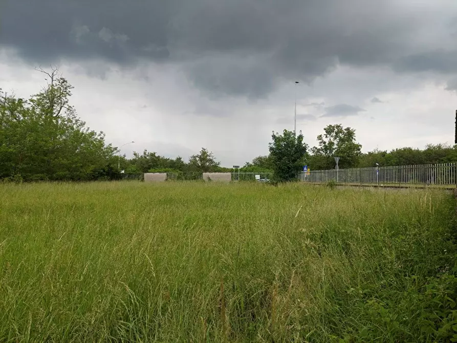 Immagine 4 di Terreno residenziale in vendita  in via Pace angolo via Novara a Legnano