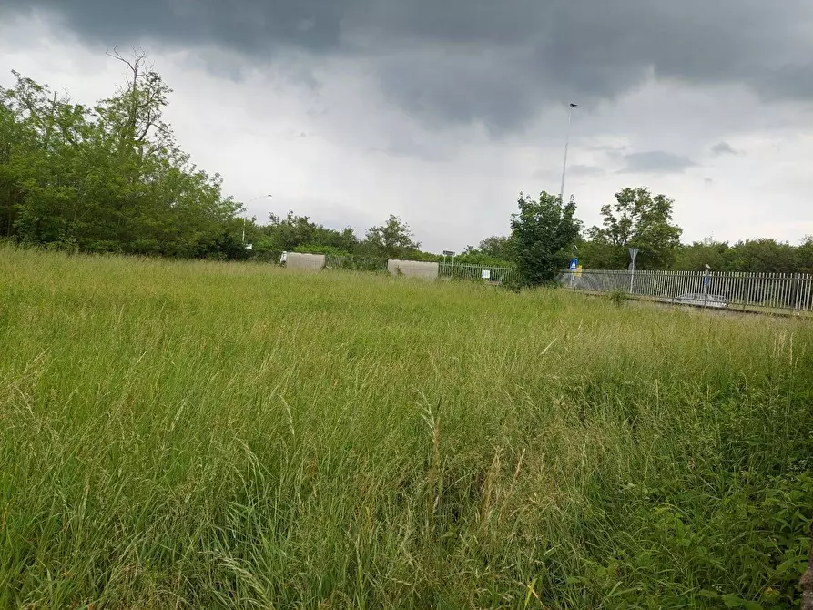 Immagine 9 di Terreno residenziale in vendita  in via Pace angolo via Novara a Legnano