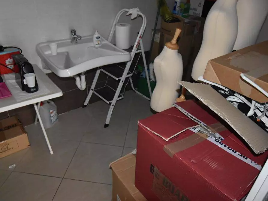 Immagine 22 di Locale commerciale in affitto  in VIA BOTTINI a Legnano