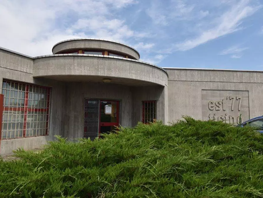 Immagine 4 di Locale commerciale in vendita  in via VILLORESI a Turbigo