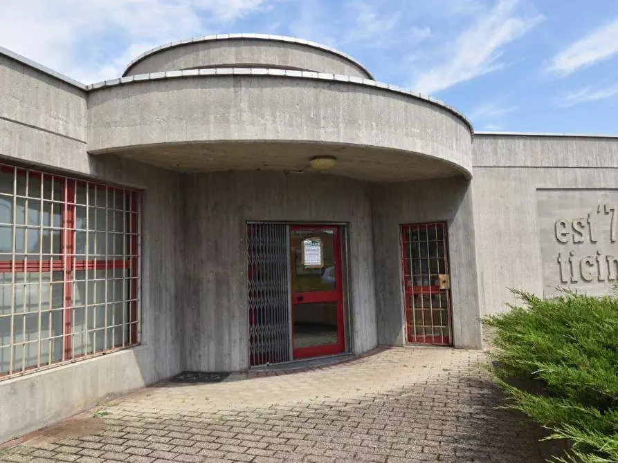 Immagine 3 di Locale commerciale in vendita  in via VILLORESI a Turbigo