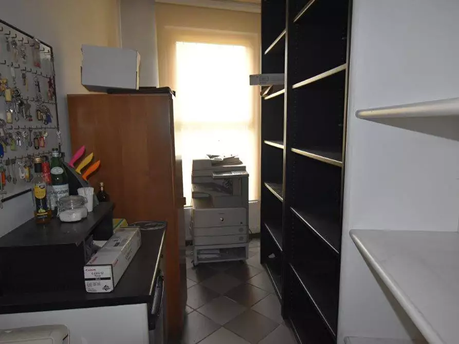 Immagine 26 di Locale commerciale in vendita  in via VILLORESI a Turbigo