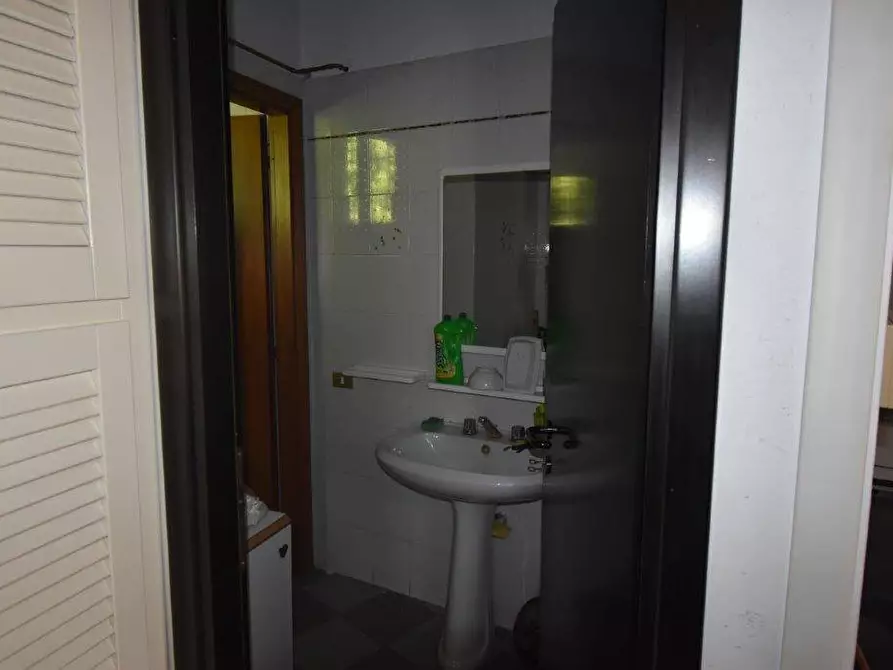 Immagine 27 di Locale commerciale in vendita  in via VILLORESI a Turbigo