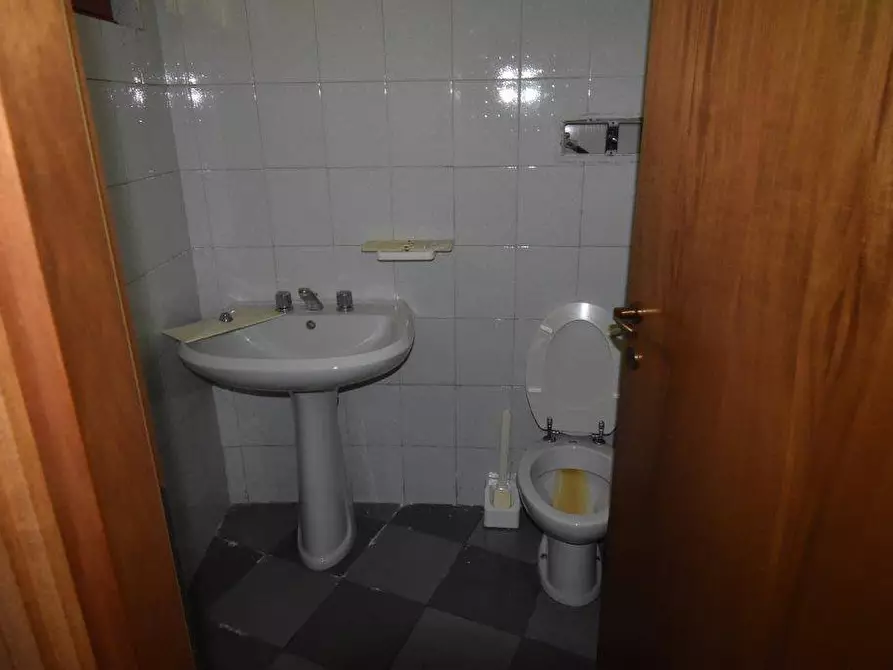 Immagine 28 di Locale commerciale in vendita  in via VILLORESI a Turbigo