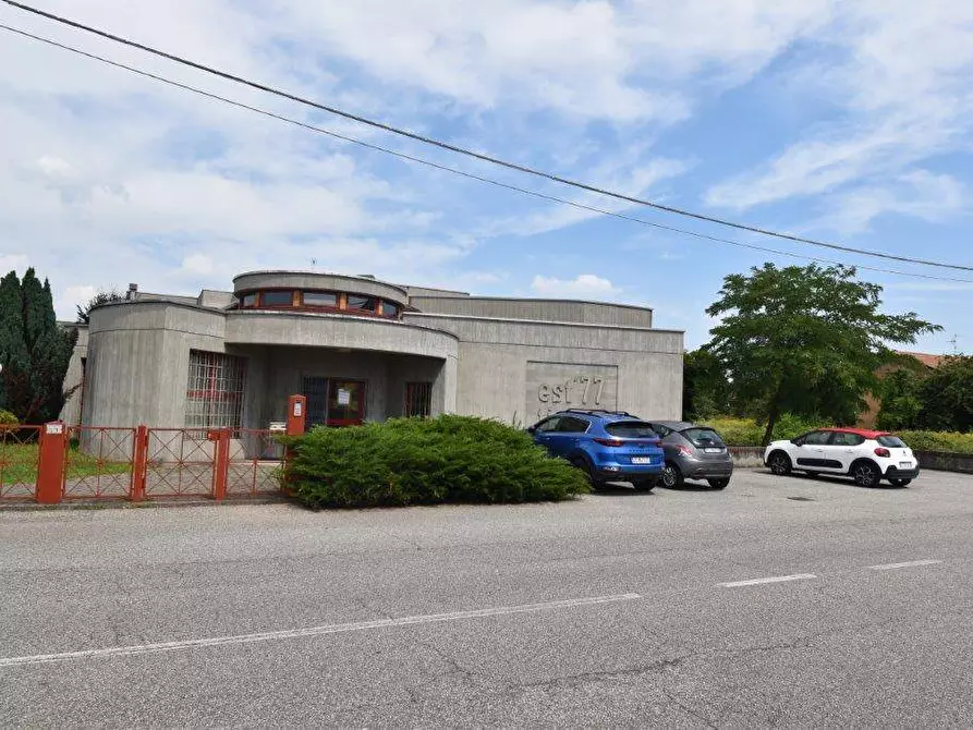 Immagine 2 di Locale commerciale in vendita  in via VILLORESI a Turbigo