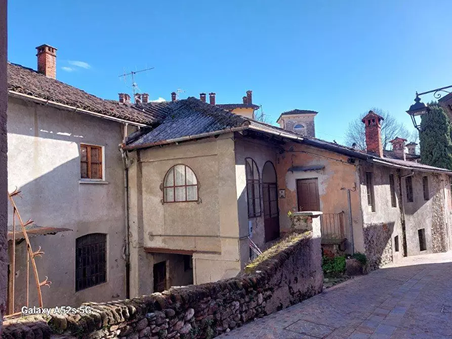 Immagine 1 di Casa semindipendente in vendita  in via Caprera a Laveno-Mombello