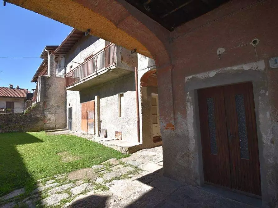 Immagine 26 di Appartamento in vendita  in VIA MARINO a Laveno-Mombello