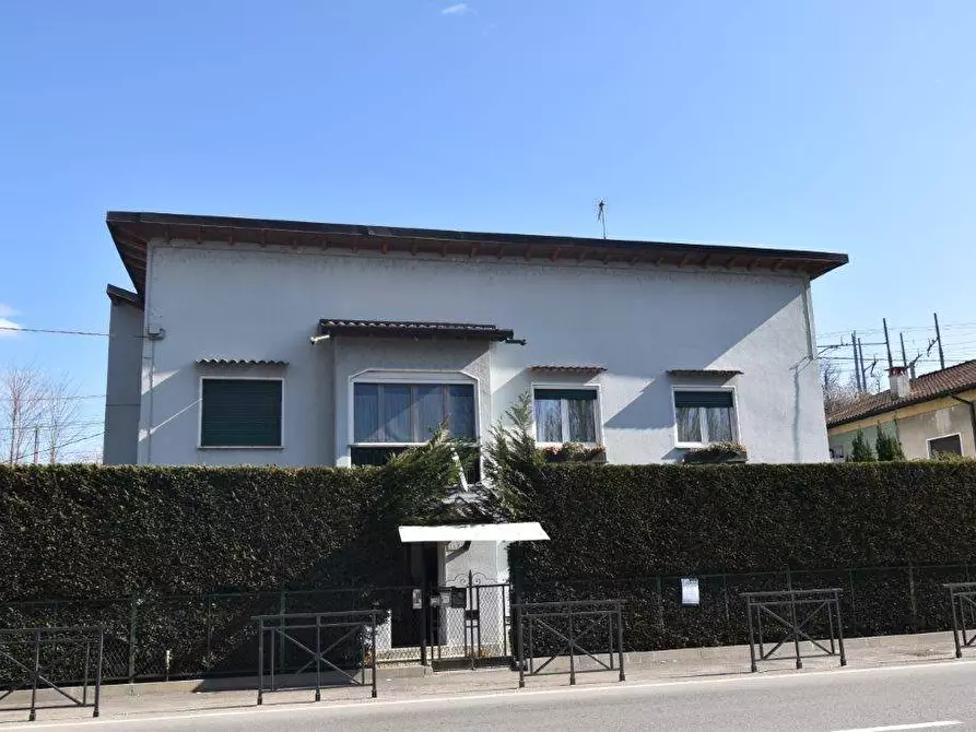 Immagine 1 di Appartamento in vendita  in via Milano a Arona