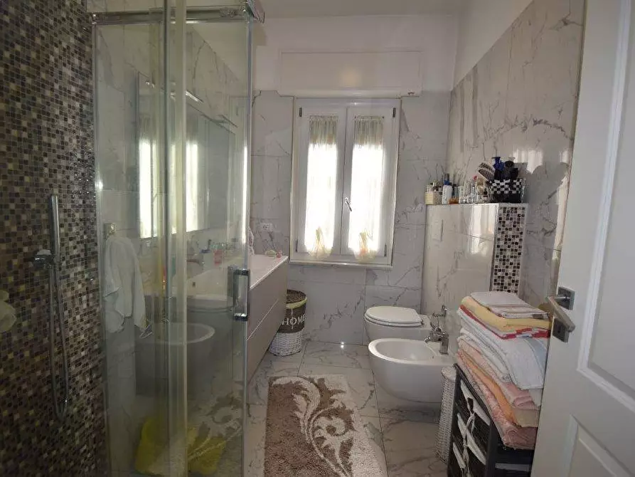 Immagine 16 di Appartamento in vendita  in via Milano a Arona