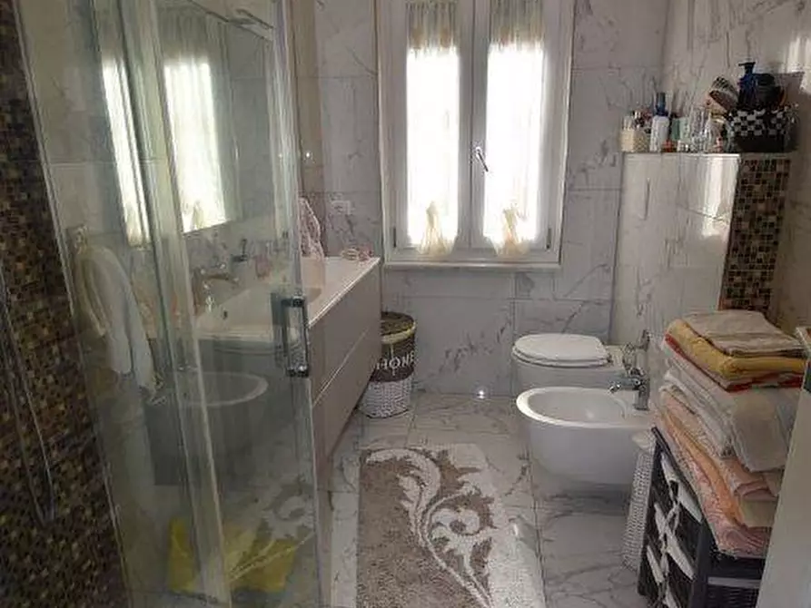 Immagine 17 di Appartamento in vendita  in via Milano a Arona