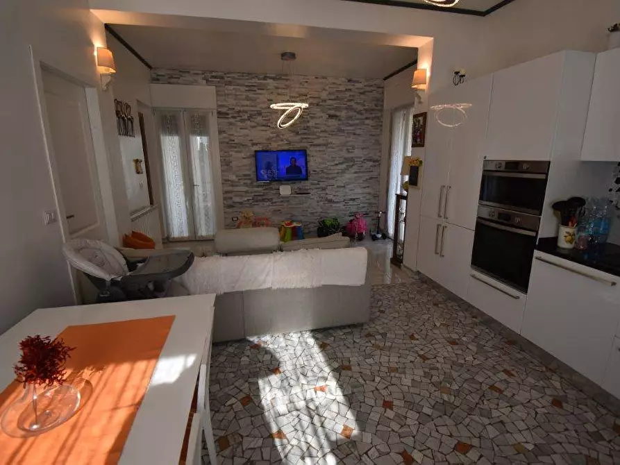 Immagine 8 di Appartamento in vendita  in via Milano a Arona