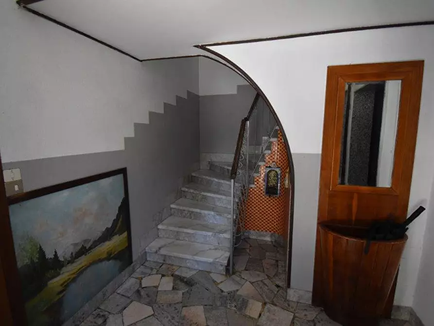 Immagine 5 di Appartamento in vendita  in via Milano a Arona