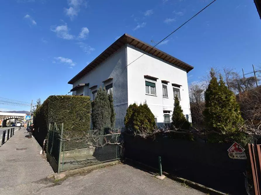 Immagine 25 di Appartamento in vendita  in via Milano a Arona