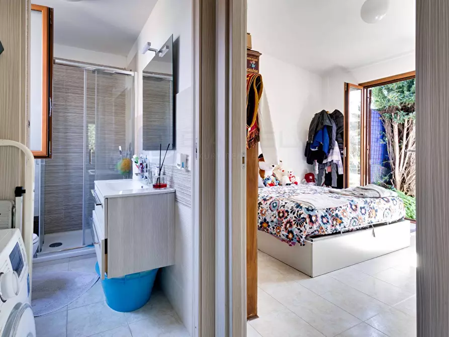 Immagine 21 di Villa in vendita  in Via Monte Rosa a Guidonia Montecelio