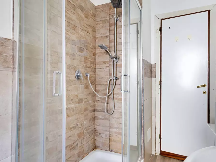 Immagine 30 di Villa in vendita  in Via Monte Rosa a Guidonia Montecelio