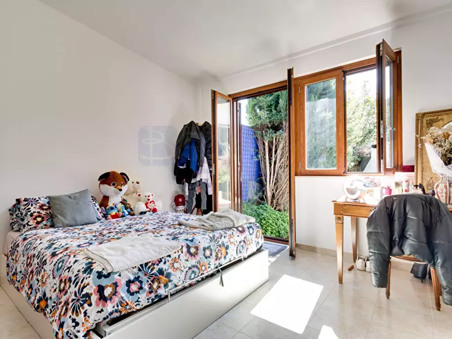 Immagine 25 di Villa in vendita  in Via Monte Rosa a Guidonia Montecelio