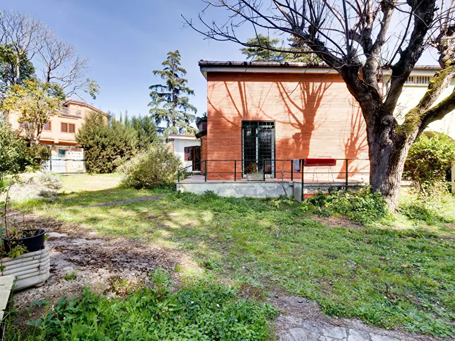 Immagine 28 di Villa in vendita  in Via Monte Rosa a Guidonia Montecelio