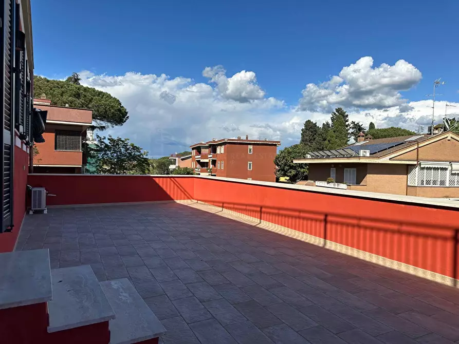 Immagine 3 di Appartamento in vendita  in Via Nisio a Roma