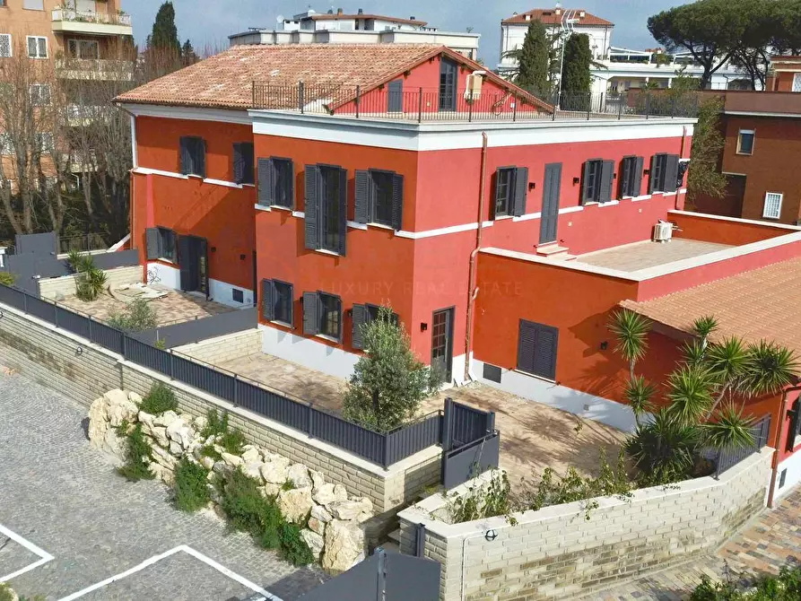 Immagine 15 di Appartamento in vendita  in Via Nisio a Roma