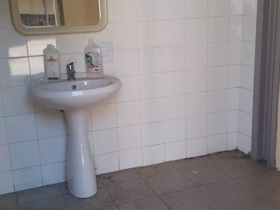 Immagine 10 di Capannone industriale in affitto  in Vicolo Pian Due Torri a Roma