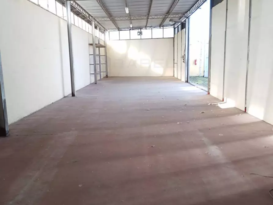 Immagine 2 di Capannone industriale in affitto  in Vicolo Pian Due Torri a Roma