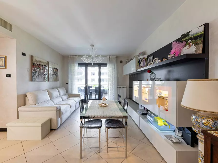 Immagine 1 di Appartamento in vendita  in Viale Carmelo Bene a Roma
