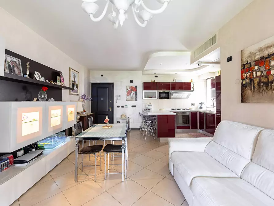 Immagine 3 di Appartamento in vendita  in Viale Carmelo Bene a Roma