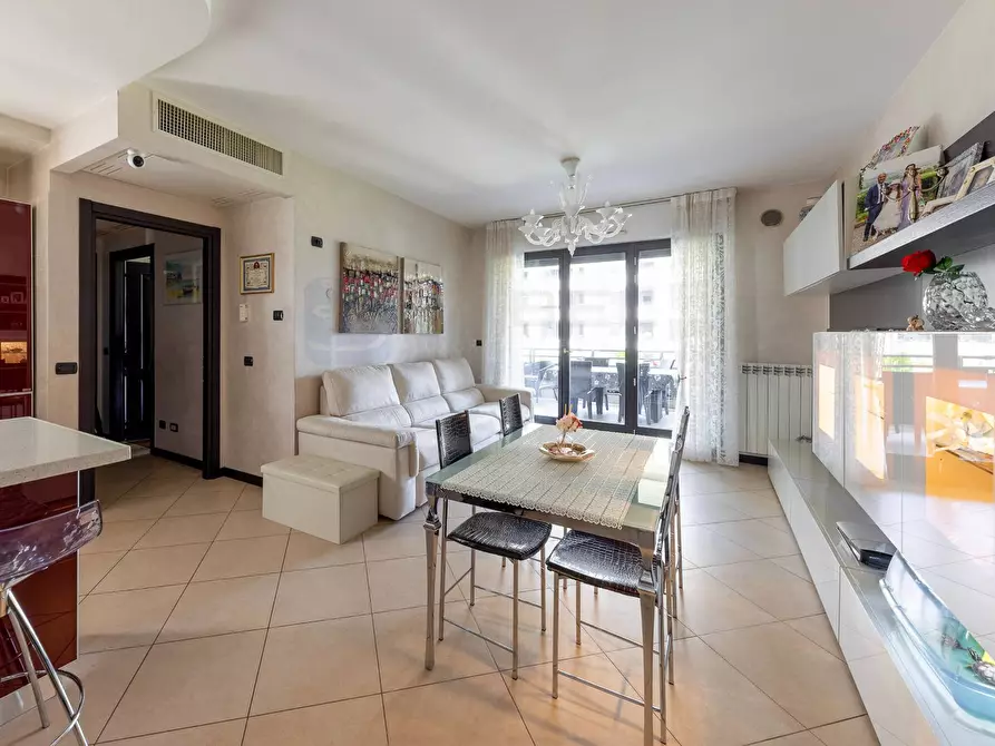 Immagine 5 di Appartamento in vendita  in Viale Carmelo Bene a Roma