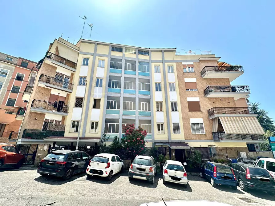 Immagine 21 di Appartamento in vendita  in Via San Melchiade Papa a Roma