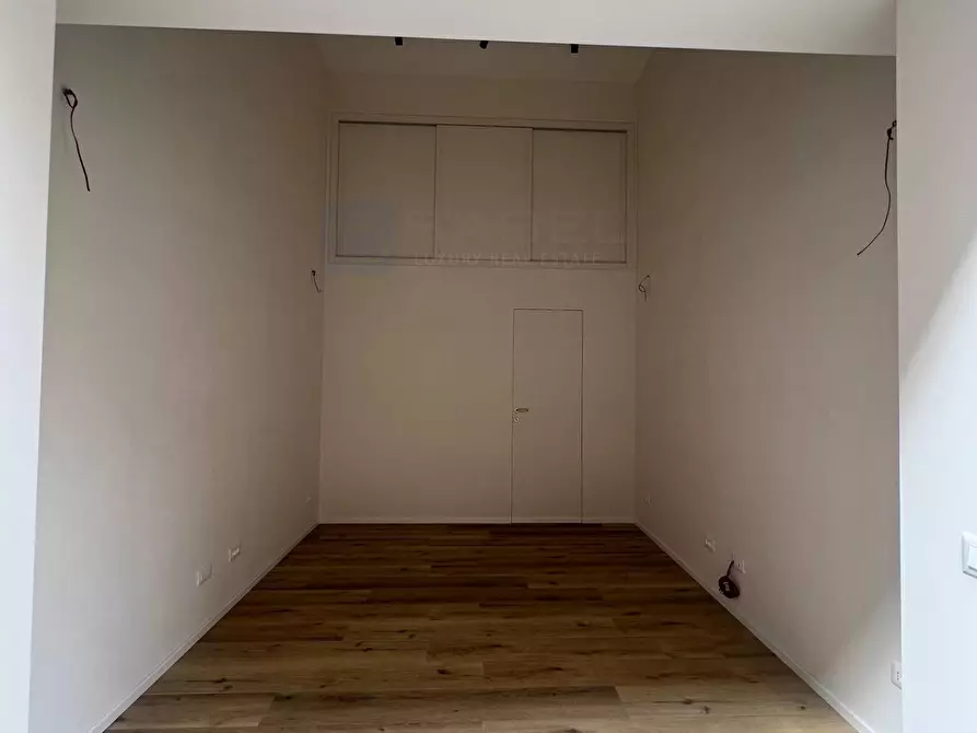 Immagine 2 di Attività commerciale in affitto  in Via dei Gracchi a Roma