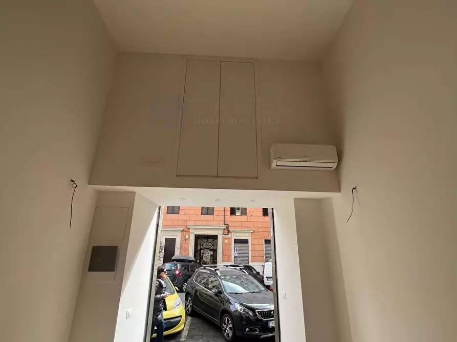 Immagine 5 di Attività commerciale in affitto  in Via dei Gracchi a Roma