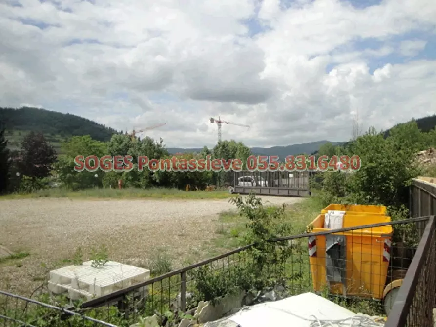 Immagine 5 di Locale commerciale in vendita  in PALAGIPONTASSIEVEFI a Pontassieve