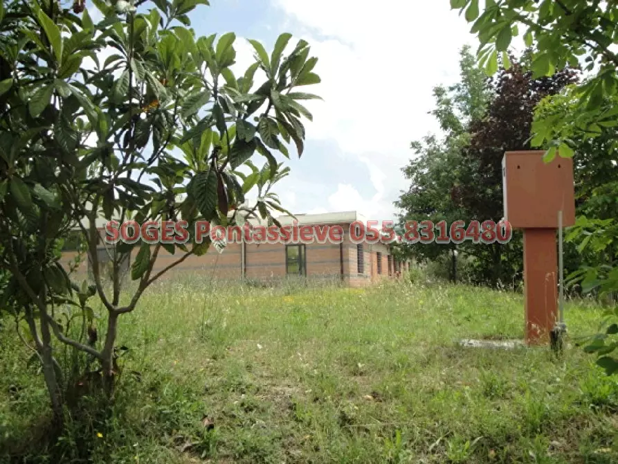 Immagine 9 di Locale commerciale in vendita  in PALAGIPONTASSIEVEFI a Pontassieve