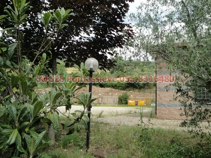 Immagine 12 di Locale commerciale in vendita  in PALAGIPONTASSIEVEFI a Pontassieve