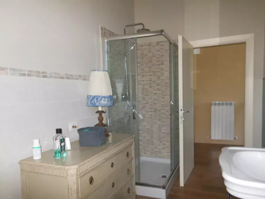 Immagine 9 di Camera in vendita  a Bucine