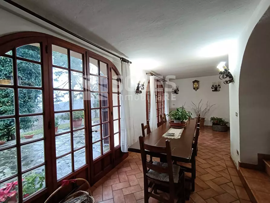 Immagine 1 di Villa in vendita  in Via di Montevarchi a Cavriglia