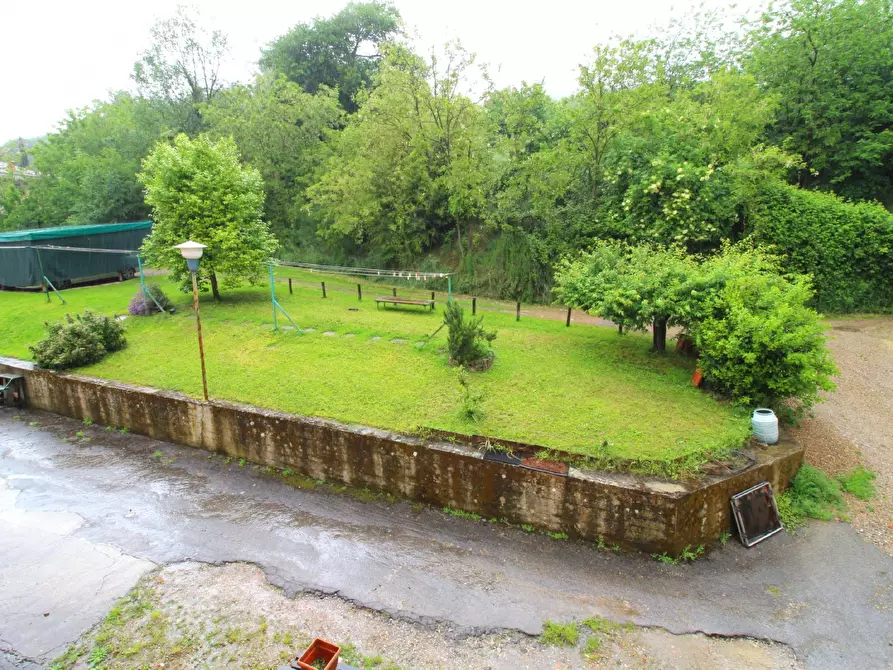 Immagine 17 di Palazzo in vendita  in Via G. Deledda a Cavriglia