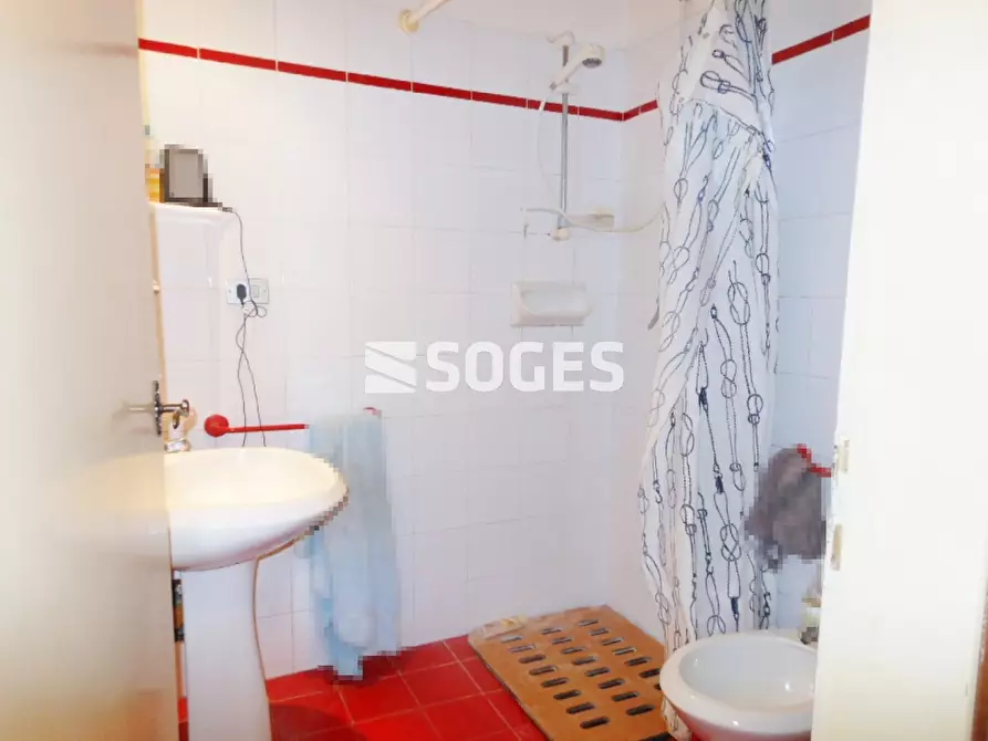 Immagine 30 di Palazzo in vendita  in Via G. Deledda a Cavriglia