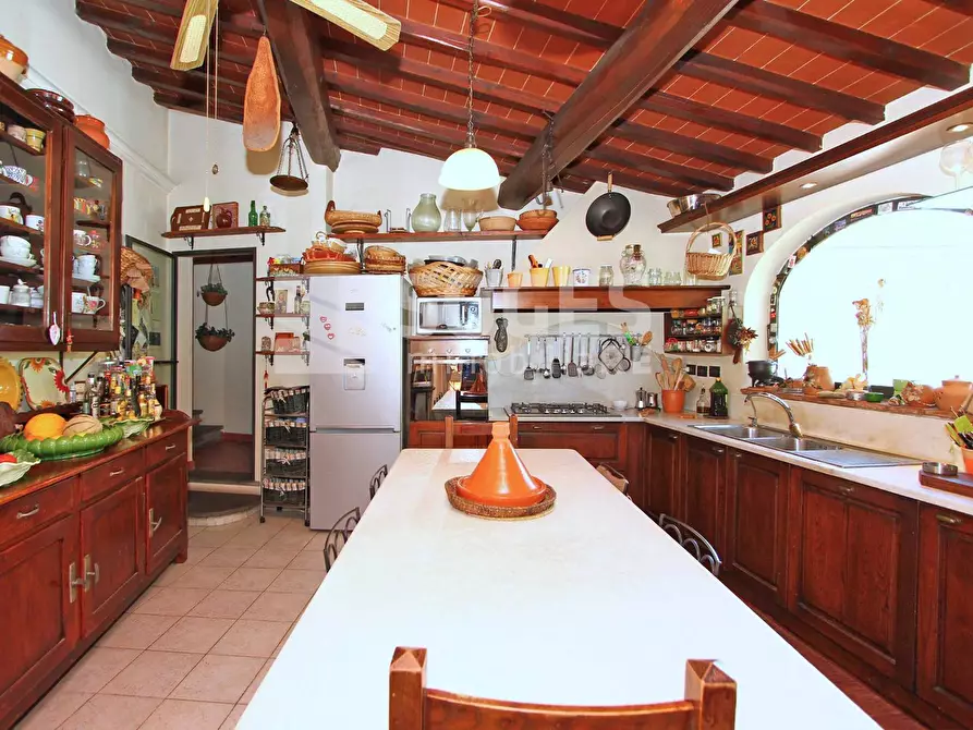 Immagine 9 di Rustico / casale in vendita  in VIA ARETINA a Reggello