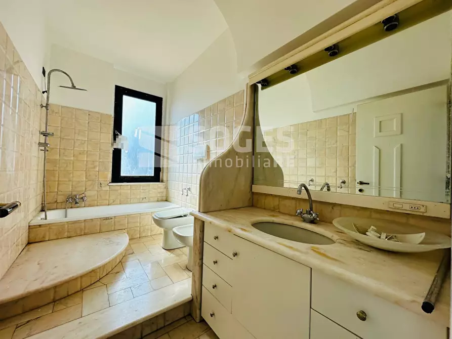 Immagine 12 di Villa in vendita  in Via Roma a Figline E Incisa Valdarno