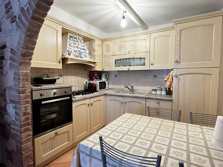 Immagine 2 di Appartamento in vendita  in via cennano a Montevarchi