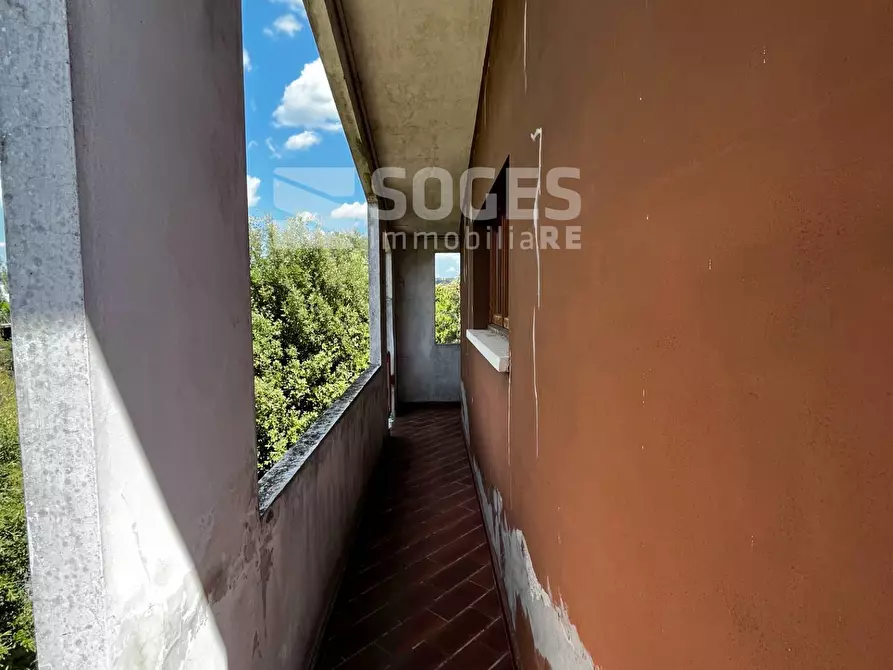 Immagine 26 di Villa in vendita  in via della lama a Montevarchi