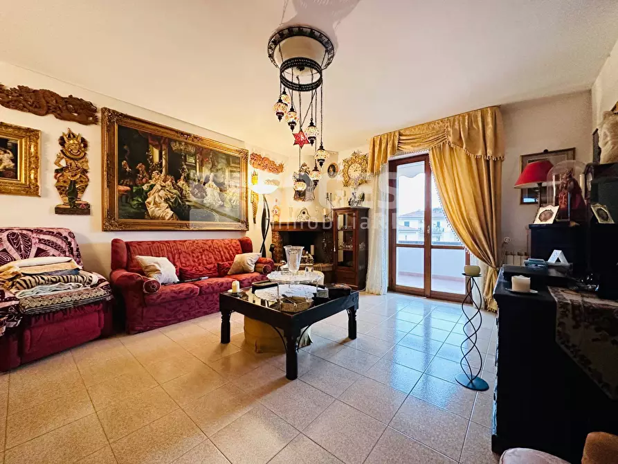 Immagine 2 di Appartamento in vendita  in Via della Resistenza a Figline E Incisa Valdarno