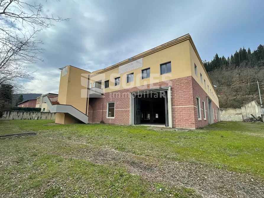 Immagine 2 di Locale commerciale in vendita  in Rosano a Rignano Sull'arno