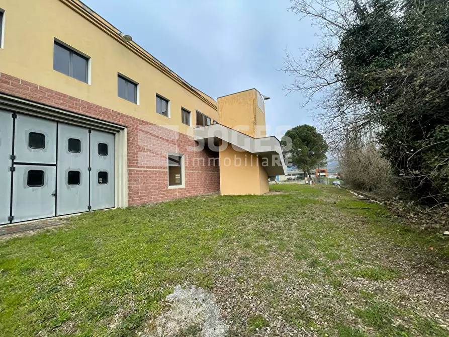 Immagine 11 di Locale commerciale in vendita  in Rosano a Rignano Sull'arno