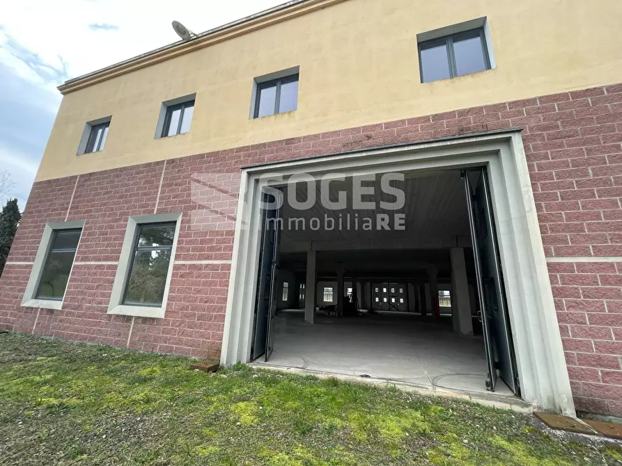 Immagine 16 di Locale commerciale in vendita  in Rosano a Rignano Sull'arno